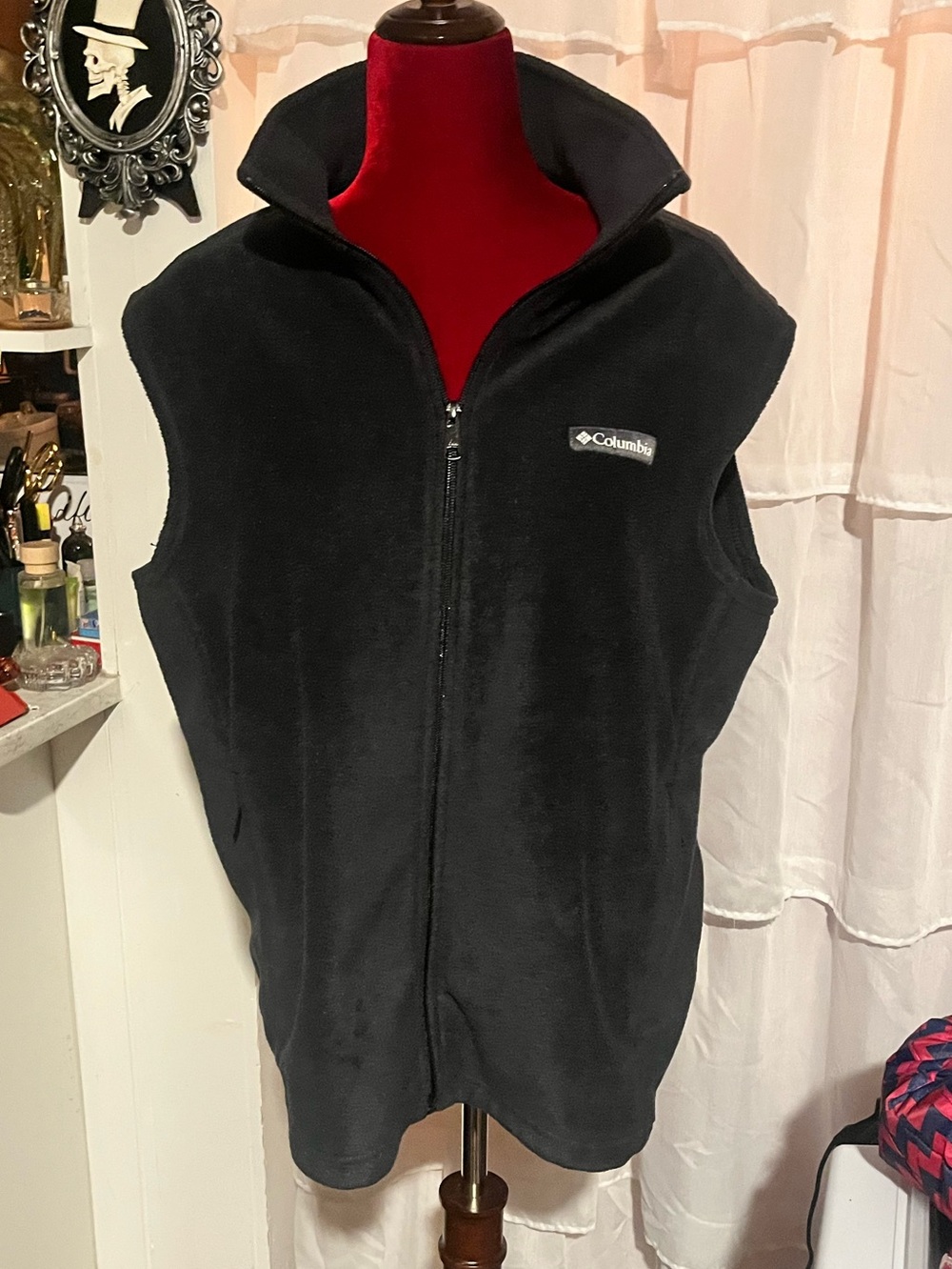 Columbia Men’s Black Fleece Vest (Large)
